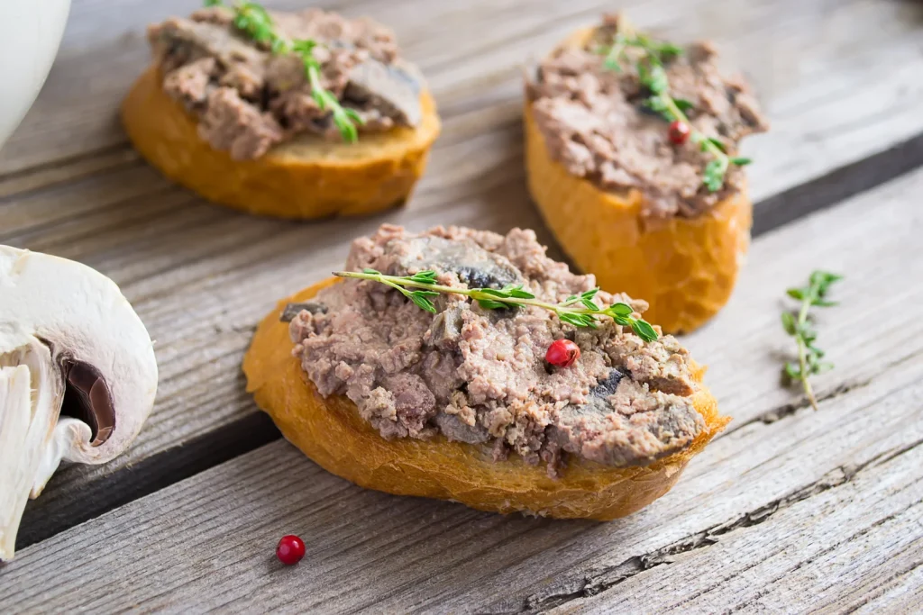 crostini con patè di fegatini di pollo